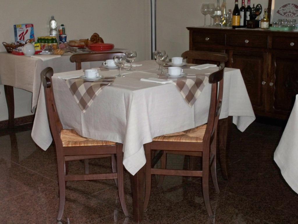 Cascina La Corte Bed and Breakfast Neive Buitenkant foto